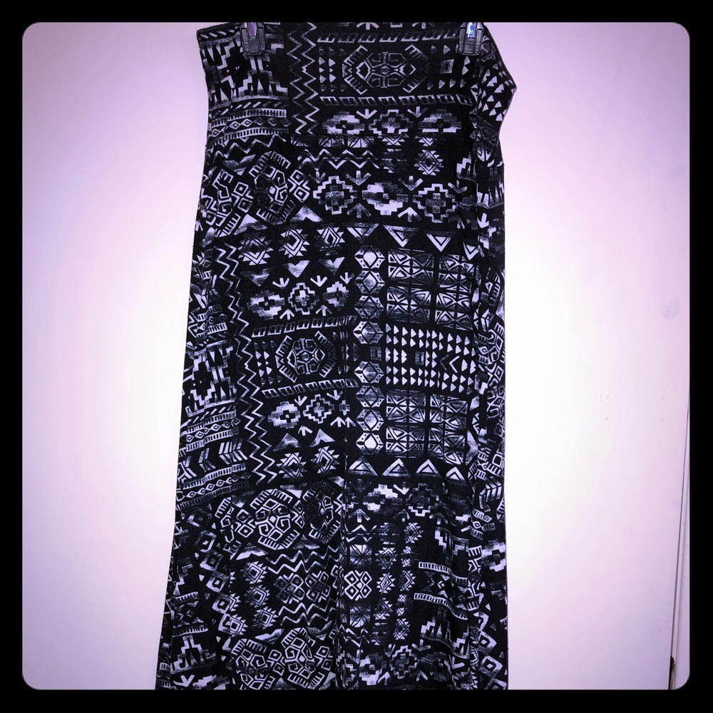 Mossimo black and white Aztec print Maxi skirt